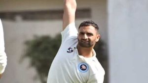 J&K Pacer Auqib Nabi who dismissed Yashasvi Jaiswal & Shreyas Iyer in Ranji Trophy, disappointed with IPL 2025 Mega Auction