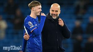 Cole Palmer Faces Criticism From Gary Neville Over Guardiola Chat Following Chelsea's Loss To Manchester City
