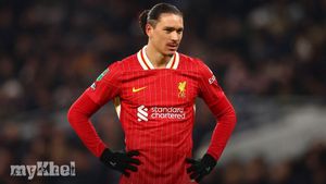 Gary Neville Warns Selling Darwin Nunez Could Jeopardise Liverpool's Title Aspirations