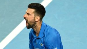 Australian Open: Djokovic shrugs off sickness and rowdy fans to beat Machac