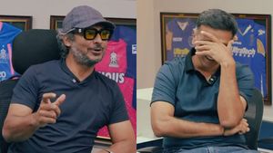'I Don't Speak English' - Sangakkara & Dravid Recall Pakistan Wicketkeeper Excuse After Being Caught Sledging on Stump Mic