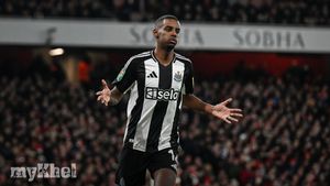 Gordon Praises Isak As Europe's Best Striker Following Newcastle's EFL Cup Victory