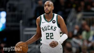 Khris Middleton Scores Eight Points Off Bench While Managing Recovery For Bucks