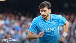 Khvicha Kvaratskhelia Completes £70 Million Move To PSG From Napoli