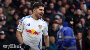 Leeds United Triumphs 3-0 Over Sheffield Wednesday In Yorkshire Derby To Reclaim Championship Lead