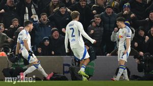 Leeds United Regain Championship Lead After Defeating Norwich City While Burnley Thrashes Plymouth Argyle