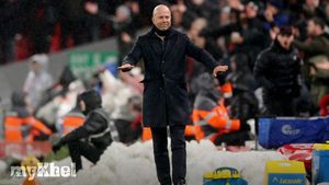 Arne Slot Highlights Liverpool's Mentality Amid Tactical Challenges Against Manchester United