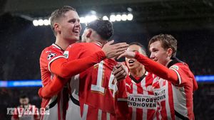 PSV Eindhoven Defeats Liverpool 3-2 Yet Reds Finish Top Of Champions League Group