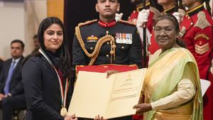 Manu Bhaker Wins Khel Ratna: Reflects on Milestone and Prepares for Next Challenges