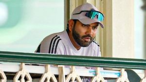 IND vs AUS: Rohit Sharma 'Opts' To Rest! Netizens React To Hitman's Omission From Sydney Test
