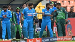 Ex Pakistan Captain Slams PAK Cricketers For Being 'Friendly' With Indian Players, Says 'It's A Sign Of Weakness'