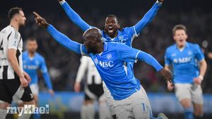 Napoli Triumphs Over Juventus 2-1 As Lukaku Scores Winning Penalty