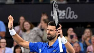 Djokovic into quarter-final in Brisbane after straight-sets victory over Monfils