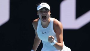 Australian Open: Raducanu 'has nothing to lose' against Swiatek