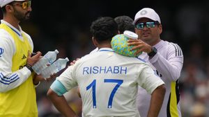 IND vs AUS 5th Test: 'Battered And Bruised' Rishabh Pant Survives Blows Before Succumbing to Scott Boland