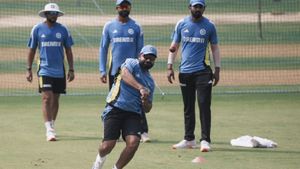 IND vs AUS: Rohit Sharma in High Spirits Amid Sydney Test Speculation