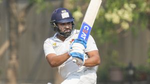 Rohit Sharma Pep Talk to Mumbai Teammates Amid Ranji Trophy Clash Against J&K Goes Viral