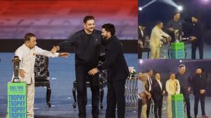 Champions Trophy 2025: Rohit Sharma declines Sunil Gavaskar, Ravi Shastri requests pose closer to trophy | Watch Video