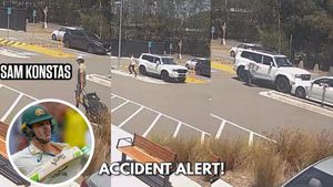 Viral Video: Sam Konstas fan causes car accident in rush to take selfie with the teenager