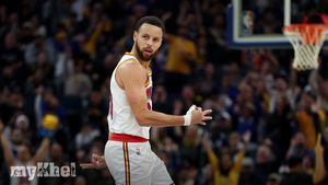 Stephen Curry Sets New NBA Record With Eight Three-Pointers And Ten Assists In Victory