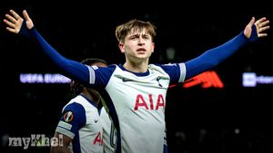 Postecoglou Praises Young Talents After Tottenham's 3-0 Victory Over Elfsborg