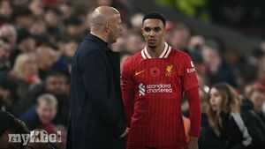 Arne Slot Defends Trent Alexander-Arnold Following Criticism After Difficult Match Against Manchester United