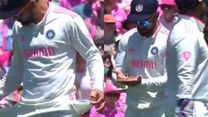 IND vs AUS: Virat Kohli Mocks Australian Crowd with Bold Sandpaper Gesture at SCG
