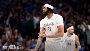 Anthony Davis Aims To Transform Mavericks' Fan Sentiment After Doncic Trade