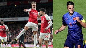 Why Robin van Persie joining Feyenoord may provide Arsenal a revenge opportunity?