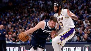 Mavericks trade Doncic to Lakers for Davis in stunning, blockbuster deal