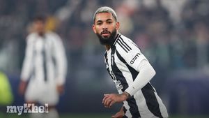 Douglas Luiz Faces Injury Setback Before Juventus' Coppa Italia Quarter-Final Against Empoli