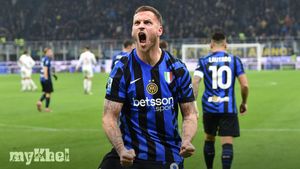 Inter Beats Fiorentina 2-1 As Arnautovic's Header Narrows Gap To Napoli In Serie A