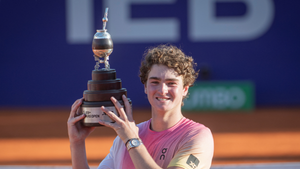 Fonseca revels in first ATP title after messages from 'untouchable' stars