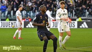Motta Discusses Potential Strike Partnership Between Kolo Muani And Vlahovic Ahead Of Serie A Clash