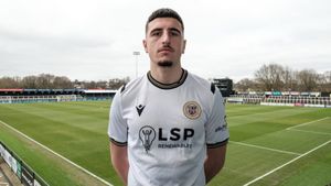 Arsenal defender who made debut this season leaves club on Deadline Day