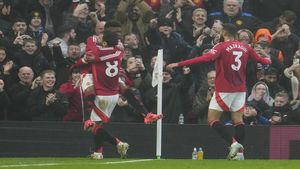 Man United get beaten again by London club as Mathys Tel snubs Red Devils