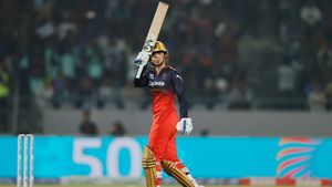 WPL 2025: Smriti Mandhana Leads RCB to Dominant Win Over Delhi Capitals
