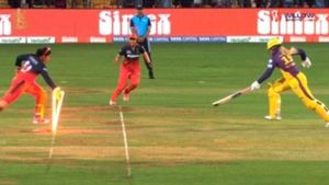 WPL 2025: Richa Ghosh Does A MS Dhoni! RCB Star's Brave Stumping Denies UP Warriorz A Win, Sends Game Into Super-Over