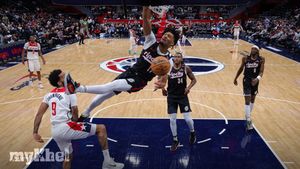 Blazers Coach Chauncey Billups Amazed By Shaedon Sharpe's Incredible Dunk Against Wizards