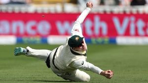 Steve Smith Surpasses Ricky Ponting to Enter Top 5 Catchers in Test Cricket