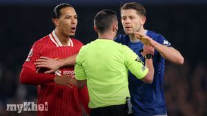 Van Dijk Critiques Referee Michael Oliver For Losing Control In Intense Merseyside Derby