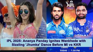 IPL 2025: Ananya Panday Turns Up the Heat at Wankhede with Sizzling 'Jhumka' Dance, Giving Fans Bollywood-Style Spice Before MI vs KKR Showdown