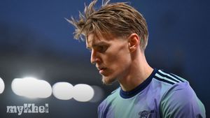 Arsenal Must Prioritise Creative Players Over Signing A New Striker, Says Jamie Carragher