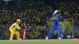 CSK vs MI: 'You don't want your Wallet...' - Ravi Shastri makes Bizarre comparison after MS Dhoni stumps Suryakumar Yadav
