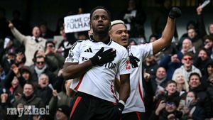 Fulham Triumphs Over Tottenham 2-0 As Silva Celebrates His 200th Premier League Match