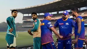 GT vs MI Weather Update IPL 2025: Narendra Modi Stadium in Ahmedabad Rain Prediction, Dew Factor, Pitch Report