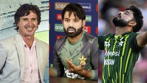 'Become A TikToker' - Aamer Jamal Hits Out at Attention Seeking Brad Hogg For Mocking Mohammad Riwan's English