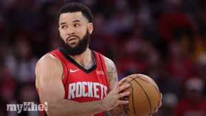 Houston Rockets Coach Ime Udoka Commends Team For Freeing Up Fred VanVleet In Victory Over Miami Heat