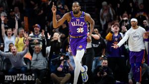 Kevin Durant Defends Fiery Exchange With Coach Buldenhozer During Suns' Comeback Win