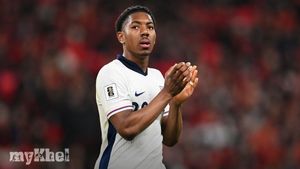 Declan Rice Commends Myles Lewis-Skelly's Fearlessness Following Historic England Debut